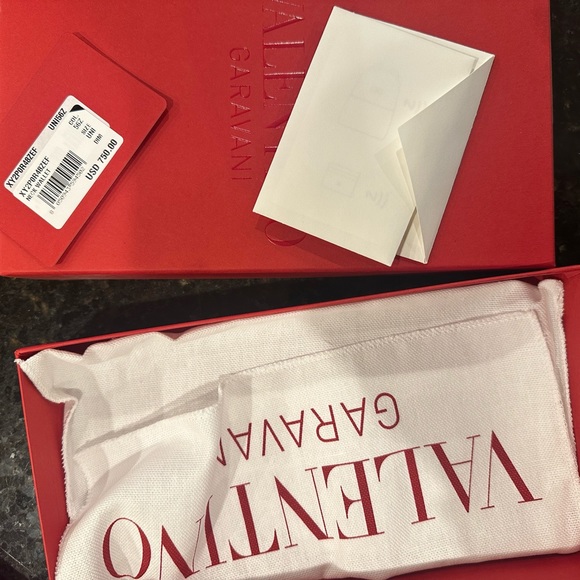 Valentino Garavani Neck Wallet - Picture 3 of 6